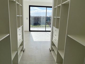 Casa en venta de 3 dormitorios c/ cochera en Santa Rosa