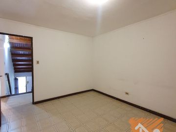 Casa en venta de 3 dormitorios c/ cochera en Paykín
