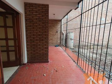 Casa en venta de 3 dormitorios c/ cochera en Paykín