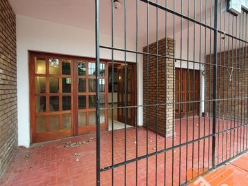 Casa en venta de 3 dormitorios c/ cochera en Paykín