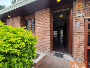 Casa en venta de 3 dormitorios c/ cochera en Paykín