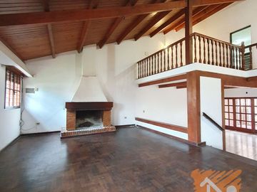 Casa en venta de 3 dormitorios c/ cochera en Paykín