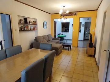 Venta block de 2 propiedades en mismo lote, balcón, terraza.Se pueden vender separadas o juntas Excelente estado