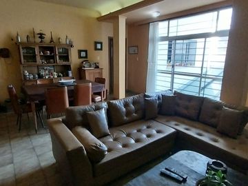 Venta block de 2 propiedades en mismo lote, balcón, terraza.Se pueden vender separadas o juntas Excelente estado