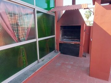 Venta block de 2 propiedades en mismo lote, balcón, terraza.Se pueden vender separadas o juntas Excelente estado