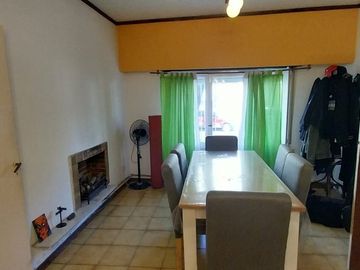 Venta block de 2 propiedades en mismo lote, balcón, terraza.Se pueden vender separadas o juntas Excelente estado