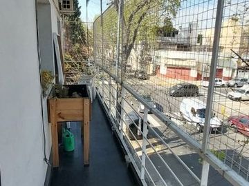 Venta block de 2 propiedades en mismo lote, balcón, terraza.Se pueden vender separadas o juntas Excelente estado