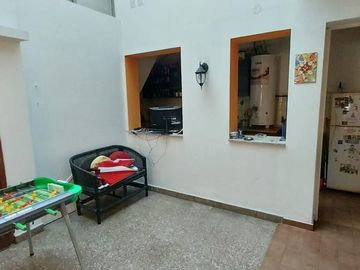 Venta block de 2 propiedades en mismo lote, balcón, terraza.Se pueden vender separadas o juntas Excelente estado