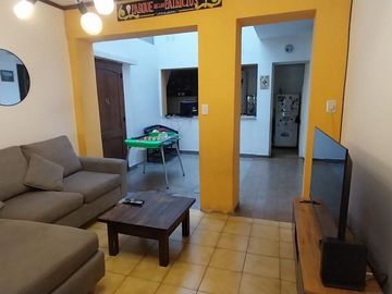 Venta block de 2 propiedades en mismo lote, balcón, terraza.Se pueden vender separadas o juntas Excelente estado