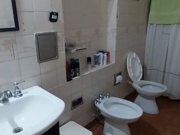 Venta block de 2 propiedades en mismo lote, balcón, terraza.Se pueden vender separadas o juntas Excelente estado