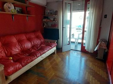 Venta block de 2 propiedades en mismo lote, balcón, terraza.Se pueden vender separadas o juntas Excelente estado