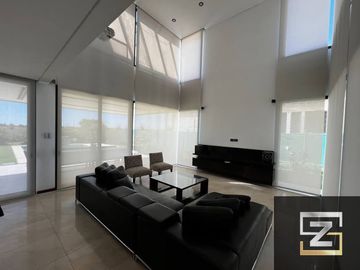 Casa en venta de 7 ambientes en Barrio Privado Terralagos