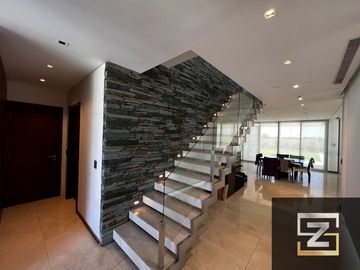 Casa en venta de 7 ambientes en Barrio Privado Terralagos