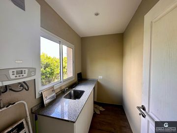 Casa en venta de 4 dormitorios c/ cochera en Haras Santa María