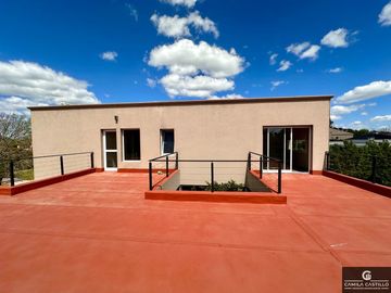 Casa en venta de 4 dormitorios c/ cochera en Haras Santa María