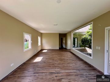 Casa en venta de 4 dormitorios c/ cochera en Haras Santa María