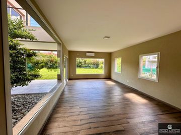 Casa en venta de 4 dormitorios c/ cochera en Haras Santa María