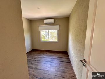 Casa en venta de 4 dormitorios c/ cochera en Haras Santa María