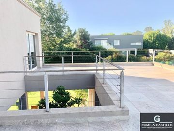 Casa en venta de 4 dormitorios c/ cochera en Haras Santa María