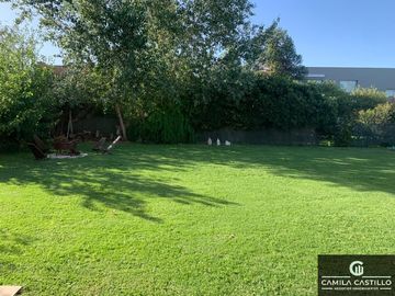 Casa en venta de 4 dormitorios c/ cochera en Haras Santa María