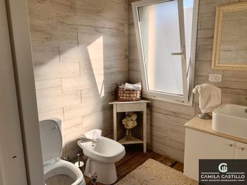 Casa en venta de 4 dormitorios c/ cochera en Haras Santa María