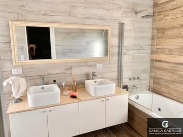 Casa en venta de 4 dormitorios c/ cochera en Haras Santa María