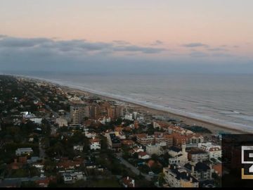 Dúplex en venta de 4 ambientes con cochera en Pinamar