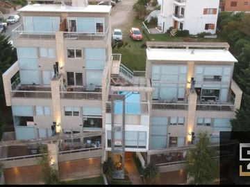 Dúplex en venta de 4 ambientes con cochera en Pinamar