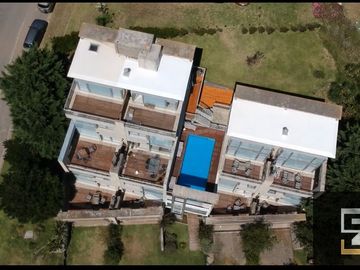Dúplex en venta de 4 ambientes con cochera en Pinamar