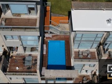 Tríplex en venta de 4 ambientes c/cochera y vista al mar en Pinamar