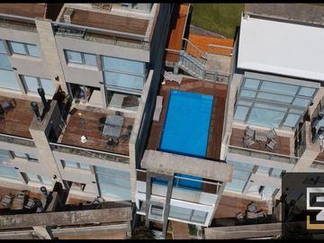 Tríplex en venta de 4 ambientes c/cochera y vista al mar en Pinamar