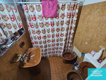 Casa en venta de 2 dormitorios c/ cochera en Villa Sanchez Elia