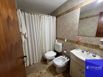 Dúplex en venta de 3 dormitorios c/ cochera en Costa Azul