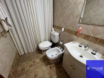 Dúplex en venta de 3 dormitorios c/ cochera en Costa Azul