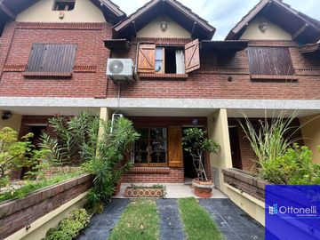 Dúplex en venta de 3 dormitorios c/ cochera en Costa Azul