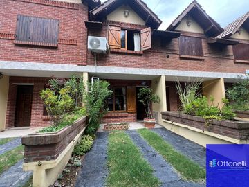 Dúplex en venta de 3 dormitorios c/ cochera en Costa Azul