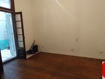 PH en venta 2 amb con patio en Parque Patricios