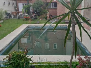 Casa en venta de 4 dormitorios c/ cochera en Parque Patricios