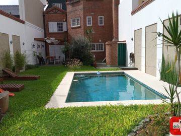 Casa en venta de 4 dormitorios c/ cochera en Parque Patricios