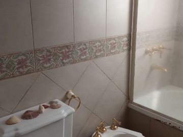 Casa en venta de 4 dormitorios c/ cochera en Parque Patricios