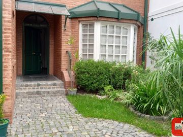 Casa en venta de 4 dormitorios c/ cochera en Parque Patricios