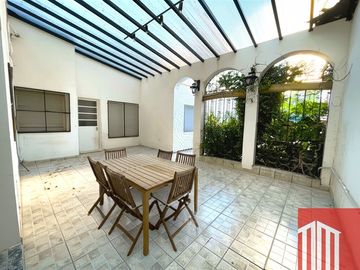Casa en venta de 3 dormitorios c/ cochera en Centro