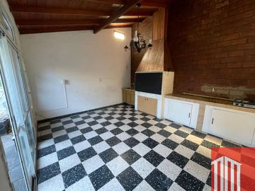 Casa en venta de 3 dormitorios c/ cochera en Centro