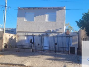 Casa en venta tres dormitorios con cochera. Espeche 150