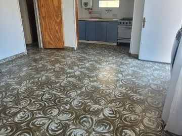 Casa en venta tres dormitorios con cochera. Espeche 150