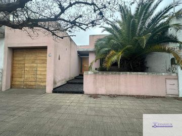 Casa en venta de 2 dormitorios c/ cochera en 9 de Julio