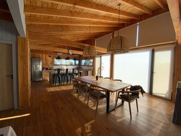 FINA PATAGONIA. Casa en venta de 2 dormitorios c/ cochera en San Martin de los Andes