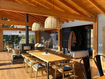 FINA PATAGONIA. Casa en venta de 2 dormitorios c/ cochera en San Martin de los Andes