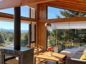FINA PATAGONIA. Casa en venta de 2 dormitorios c/ cochera en San Martin de los Andes