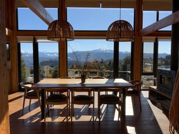 FINA PATAGONIA. Casa en venta de 2 dormitorios c/ cochera en San Martin de los Andes